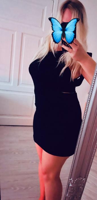 Bella (28)