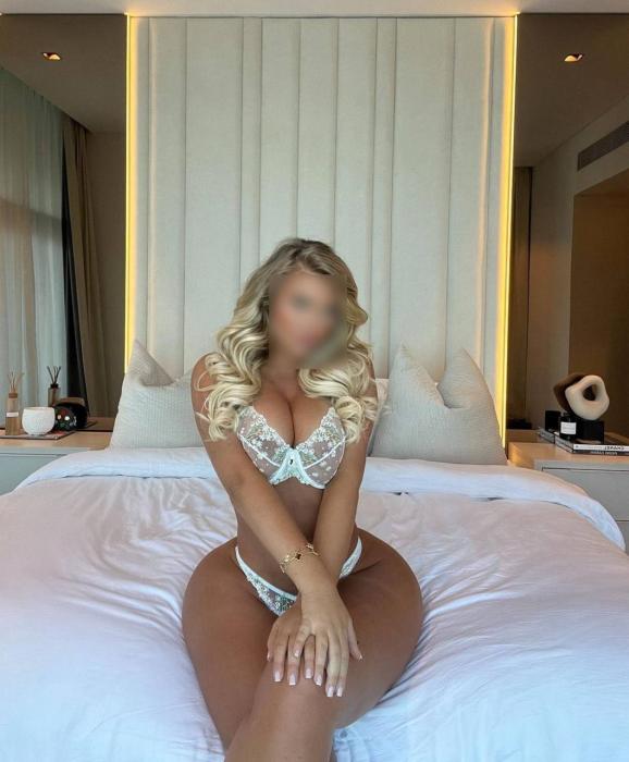 Anna (24)