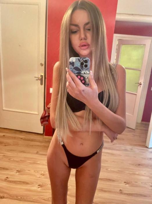 Eva (25)