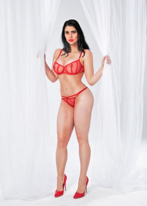 Andrea  (25)