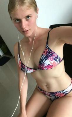 Alexandra (28)
