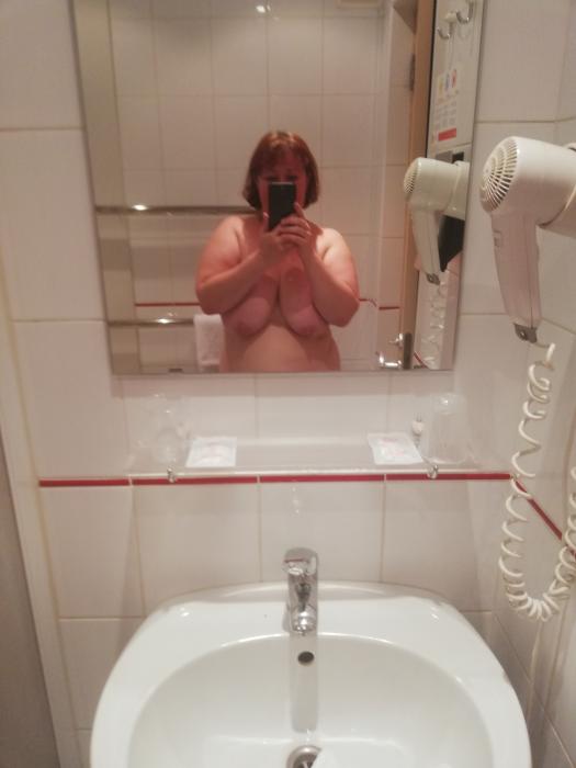 Īzi (40)