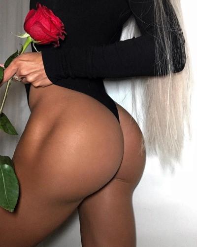 Laura (35)