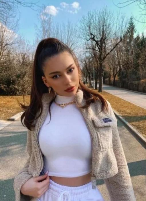 Dorothy (24)