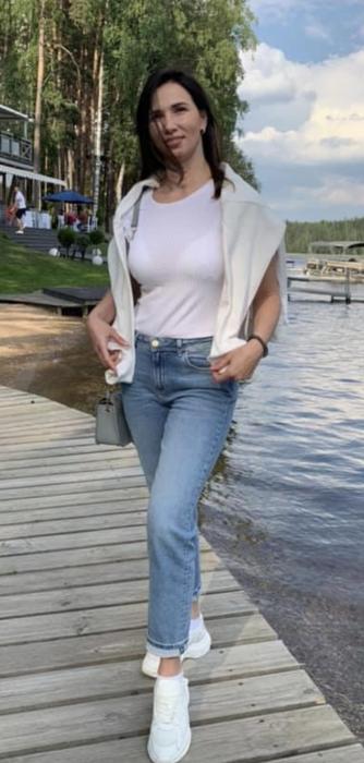 Ella (37)
