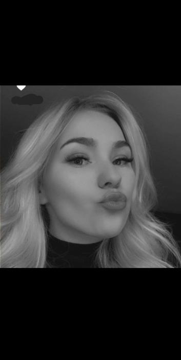 Dina (23)