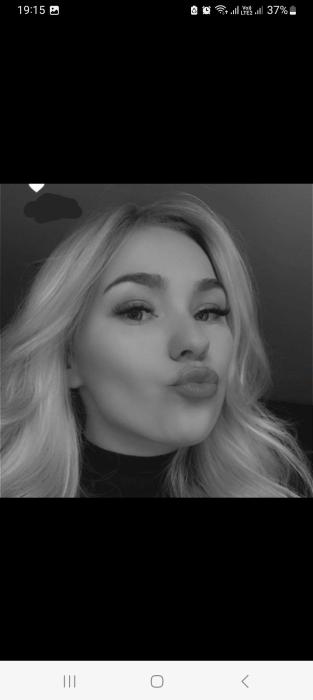 Dina (23)