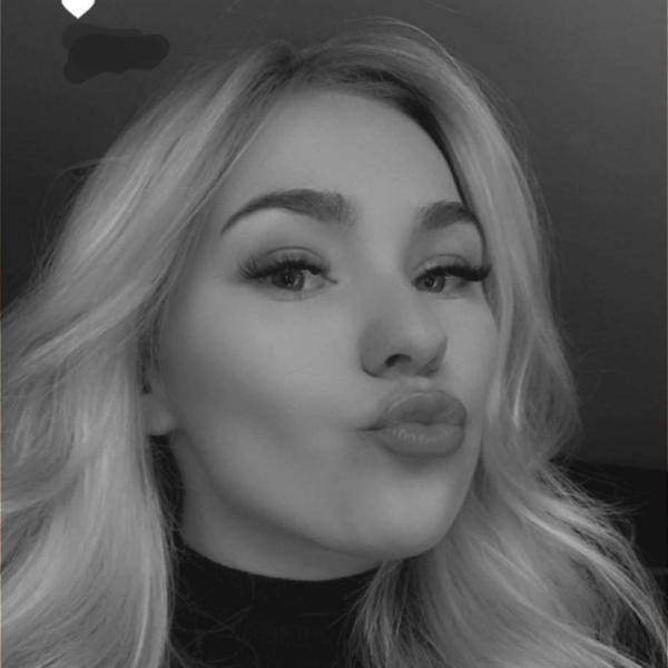 Dina (23)