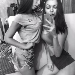 Вика и Настя