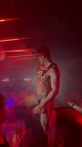 PARTY (35)