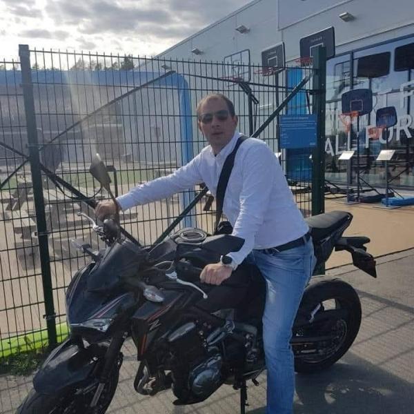 Andrej (42)