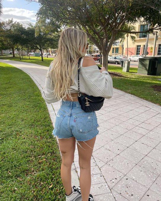 Caroline (28)