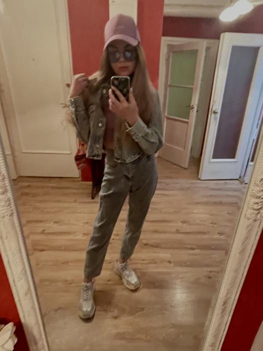 Eva (25)
