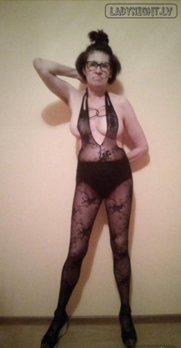 Elvira (45)