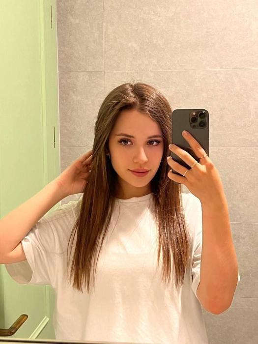 Anna (25)