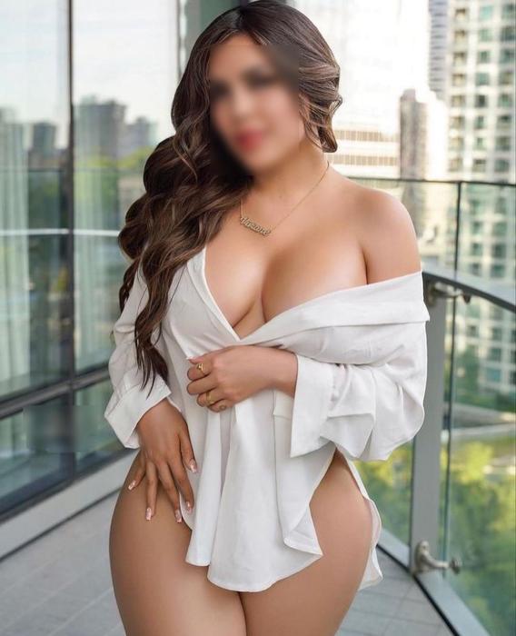 Karina (28)