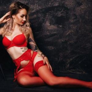  Angela 