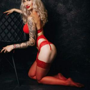  Angela 