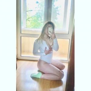 Жопастая кошечка 