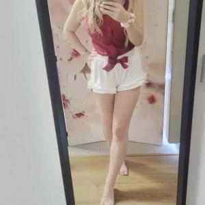 Laura26056018