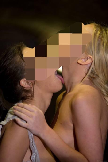 ️2 Girls️ (27)