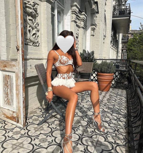 Mia (19)