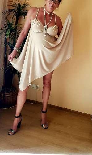 Nikol (42)
