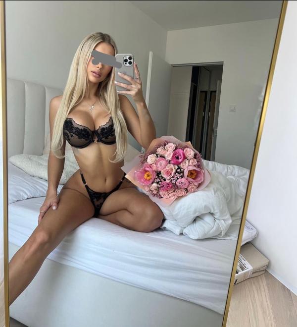 Emily (25)
