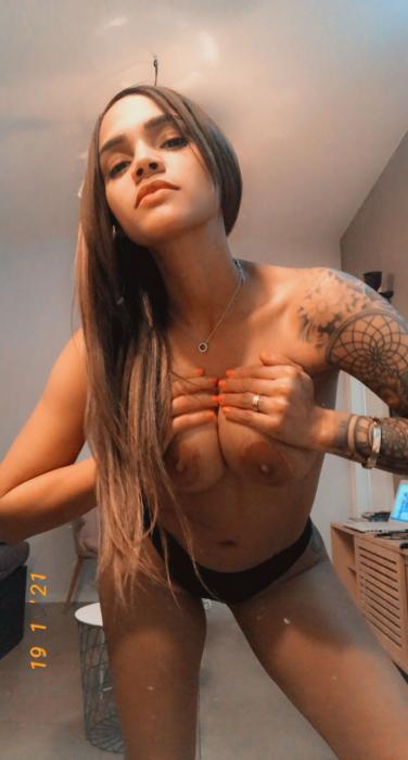 Julie (24)