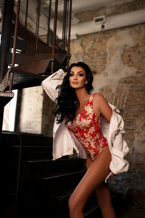 Kristina  (27)