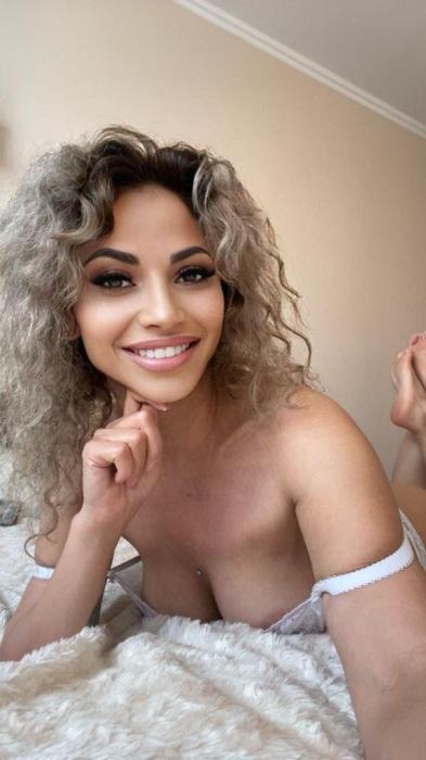 Aisha (25)