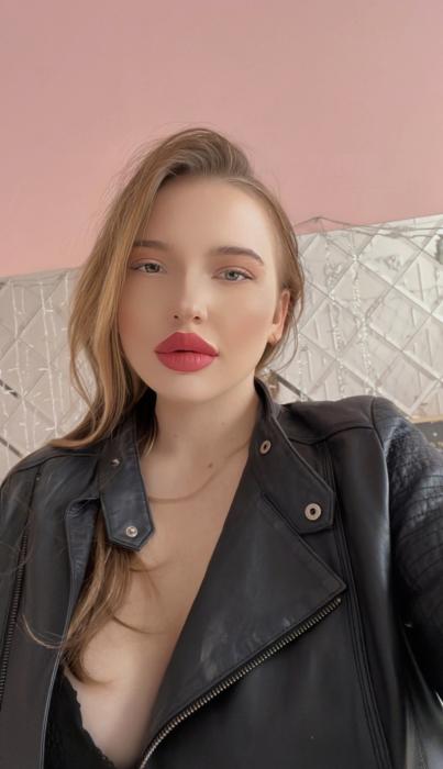 Olya (22)