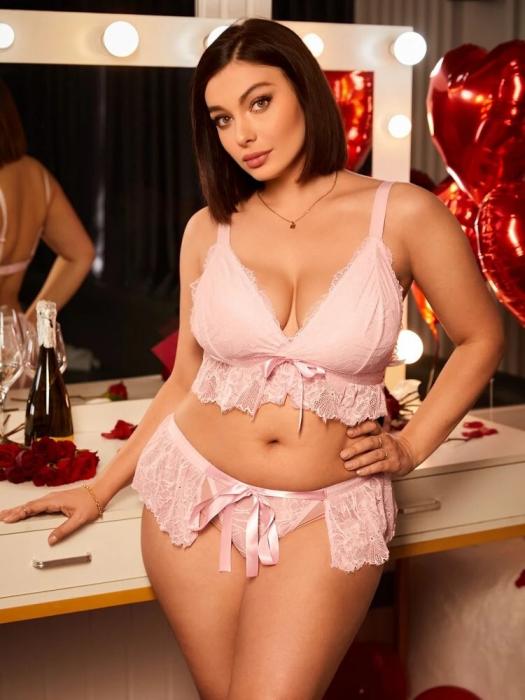 Emili (27)