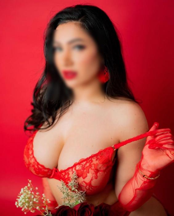 Karina (28)