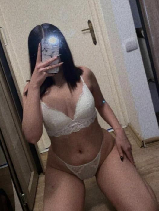 AlexiaAnal (24)