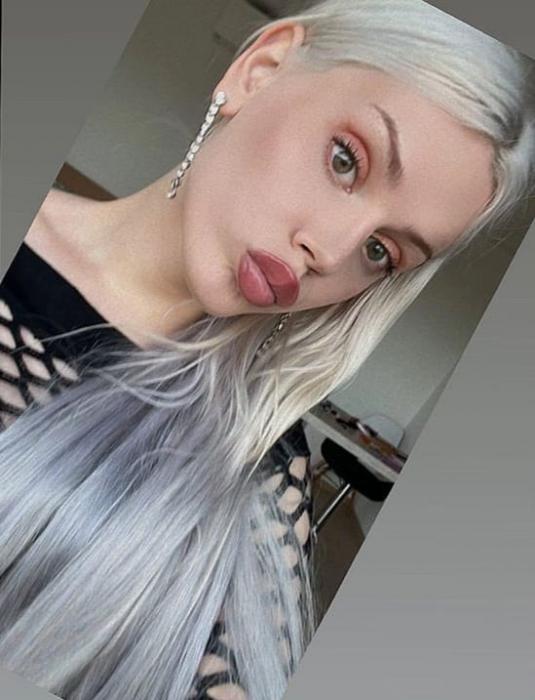 HORNY GIRL (21)