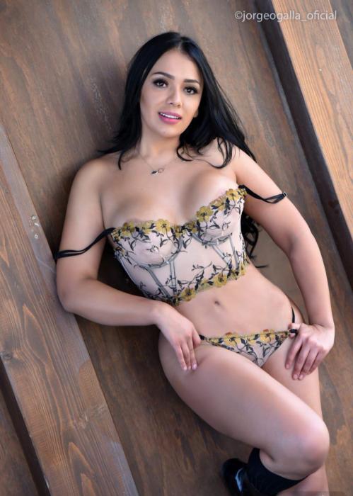 Adela (24)