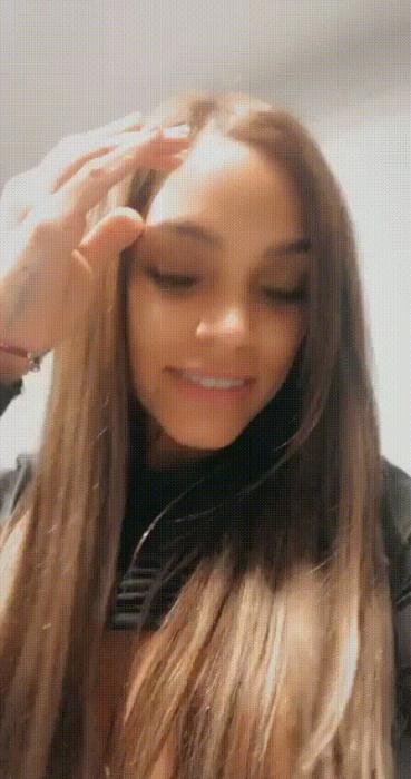 JULIE (24)