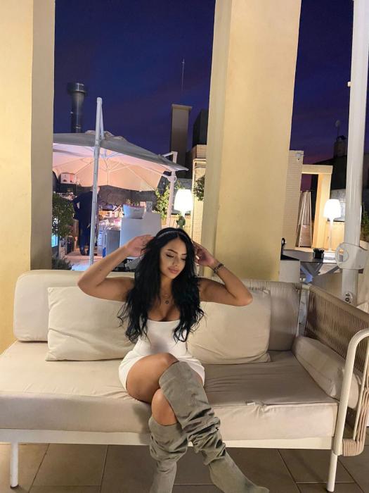 Adela (24)