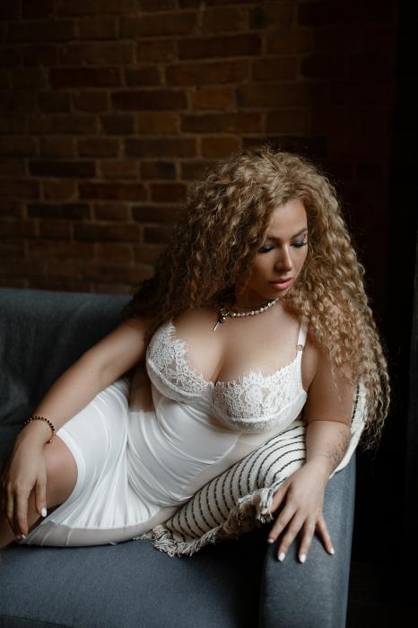 Alexandra (30)