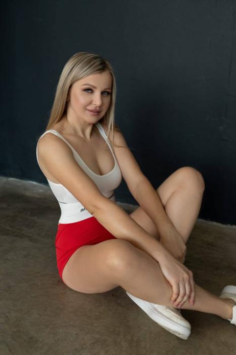 Alice (25)