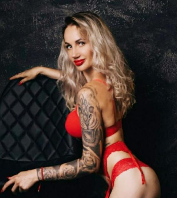  Angela  (25)