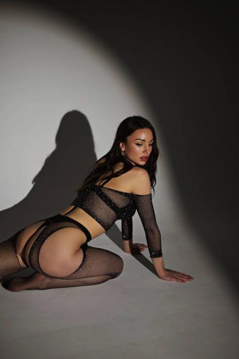 Sasha (25)