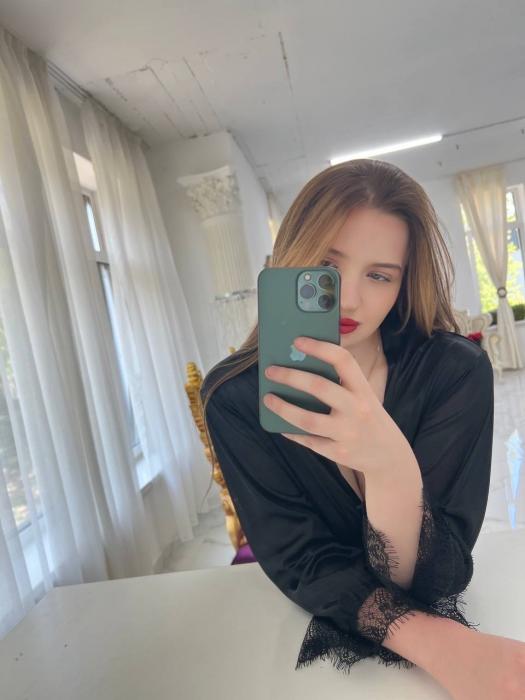 Liza (22)