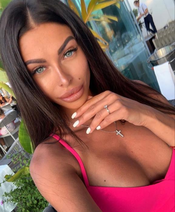 Olivia  (27)