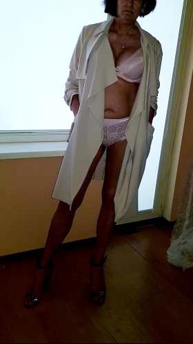 Nikol (42)