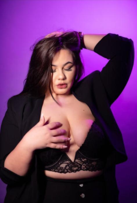 Big Beautiful Woman (27)