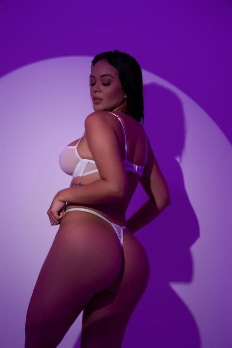 Ana (25)