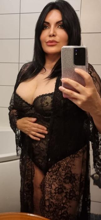 Oksana (40)