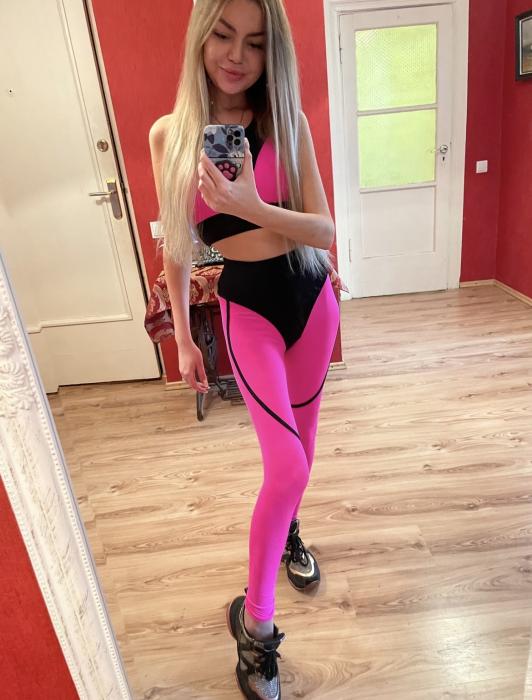 Eva (25)